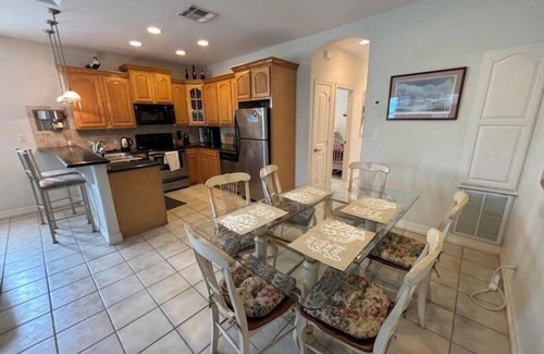 South Padre Island Apartment | Super near Beach *Cozy 4 plex * Pool *Sleep Many *