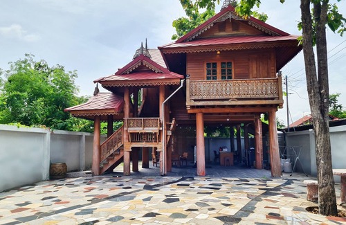 Bang Kaeo House | SUPER RARE! Heritage Wooden House near Chatuchak Market and Airport