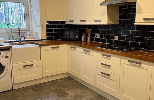 Shawlands Apartment | Super Spacious Victorian 3 BR main door flat Shawlands/Hampden Park near by