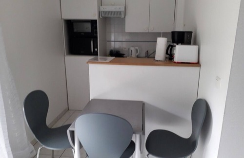 Charente-Maritime Apartment | Super sunny T2 apartment, 2 adults and 1 child near the beach