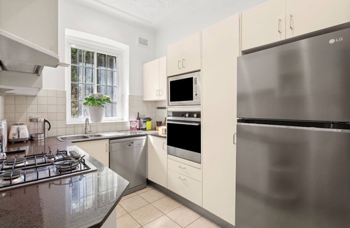 Rose Bay Apartment | Superb 2-Bed Apartment Facing Rose Bay Marina
