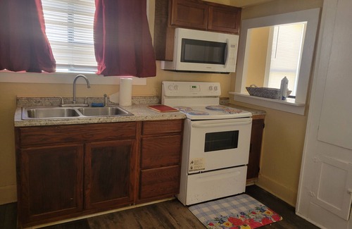 Port Arthur House | Superb 3-bedroom house with Central Air and Heat 15 minutes from Motiva Refinery