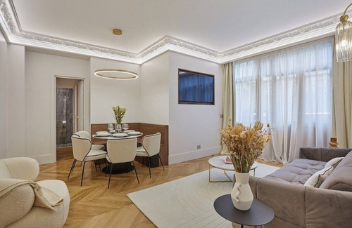 8th Arrondissement Apartment | Superb AC Apartment Roosevelt Saint Honoré