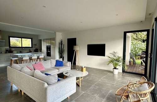 Saint-Aubin-de-Medoc Villa | Superb air-conditioned villa with heated pool between land and sea.