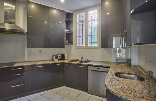 Saint-Vincent-de-Paul Apartment | Superb Apartment Center of Paris/montmartre