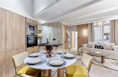 Quartier des Grandes-Carrieres Apartment | Superb Apartment Center of Paris Montmartre
