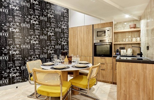 Quartier des Grandes-Carrieres Apartment | Superb Apartment Center of Paris Montmartre