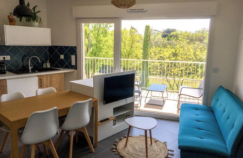 La Rochelle Apartment | Superb apartment, exterior and 2 bedrooms. Private parking