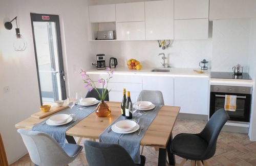 Pera Apartment | Superb apartment with pool and sea view