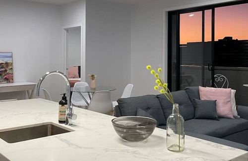 Moonee Ponds Condo | Superb Large Two Bedroom Family Style Apartment