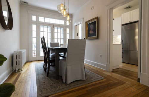 Georgetown House | Superb location, garage parking included