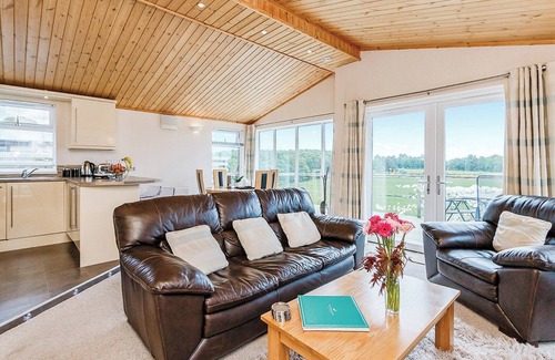 Inverness Ski Chalet | Superb lodge with luxurious and contemporary styling features.