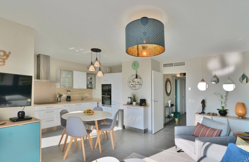 Bastide Giraud Apartment | Superb sea view apartment in Villeneuve-Loubet