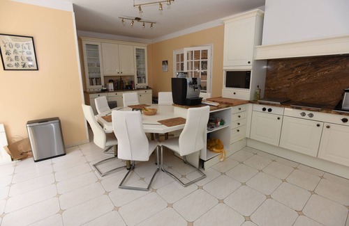 Sauvian House | Superb, spacious villa surrounded by vineyards, close to beach.