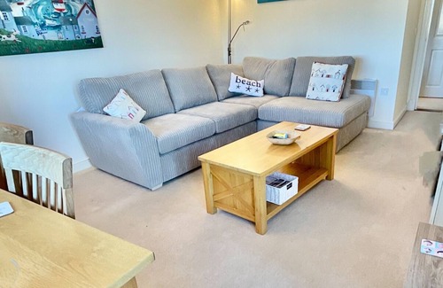 Eastbourne Apartment | Superb Two Bed, Two Bathroom Flat, With Two Balconies With Marina View
