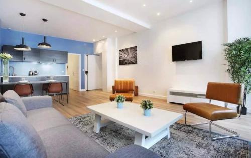 1st Arrondissement Apartment | Superbe Appartements 1BR Rivoli Musée du Louvre