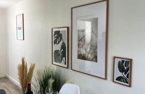 Quartier des Eaux-Claires Apartment | Superbe: parking gratuit + wifi puissant + balcon