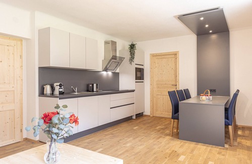 Eisenerz Apartment | Superior Apartment with IR-Sauna & Whirlpool bath I