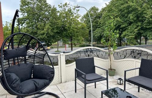 Elmshorn Apartment | Superior - Central Rooftop - 20min to Hamburg