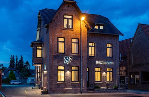 Leer Cottage | Superior double room 7 (top floor left) - 24/7 self-check-in, 14008