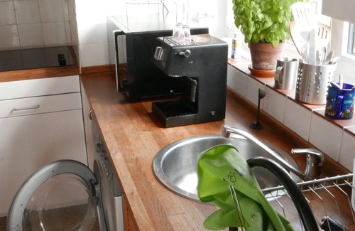 Woodberry Down Bed & Breakfast | Superior double room with view over north London