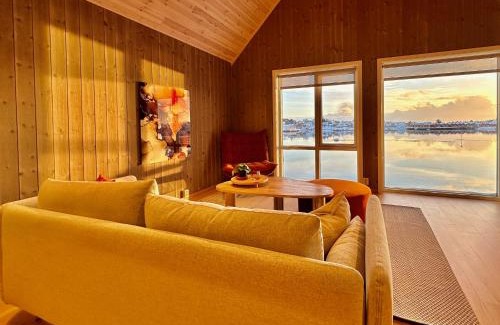 Ballstad Apartment | Superior Ocean View Lofoten
