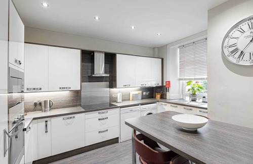 Falkirk Apartment | Superior Two Bedroom Apartment 164