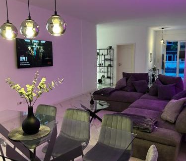 Elmshorn Apartment | Superior XL - 110qm - 9 Personen Central Rooftop - 20 min to Hamburg