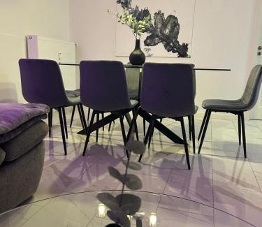 Elmshorn Apartment | Superior XL - 110qm - 9 Personen Central Rooftop - 20 min to Hamburg