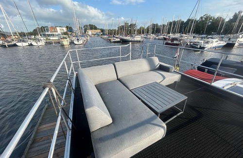 Molkwerum Boat Rental | Superschoene Hausboote Direkt am Kanal mit dem Besten Aussicht