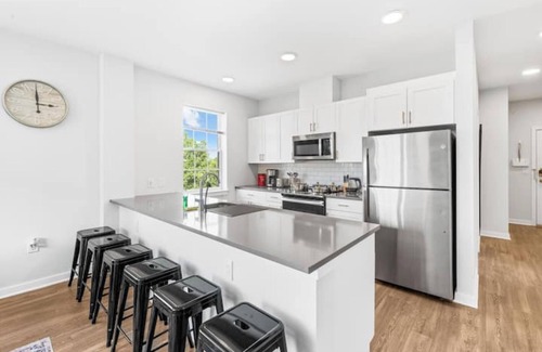 Hackensack River Waterfront Apartment | Supreme 2 Bed/2 Bath Condo in Prime Jersey City