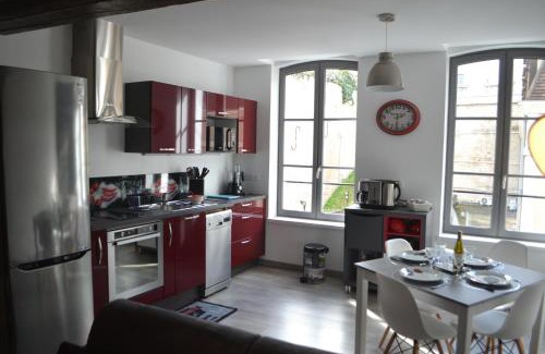 Auxerre House | Sur les Pas de Cadet Roussel