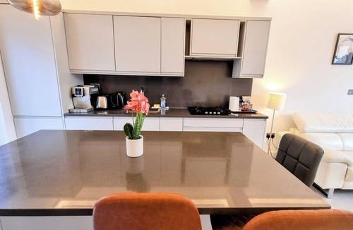 Berrylands Apartment | Surbiton Luxury Garden House 19
