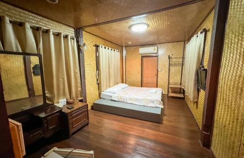 Kamphaeng Saen Hotel | Suree Garden Resort & Karaoke