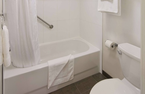 Pemberton Heights Hotel | SureStay Hotel by Best Western North Vancouver Capilano