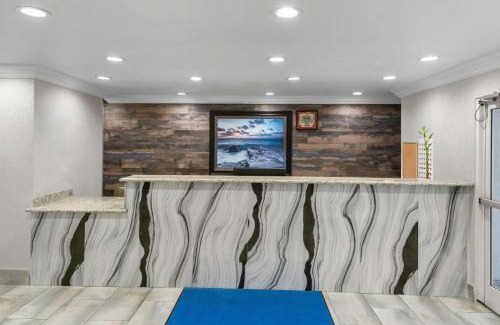 Benbrook Hotel | SureStay Plus by Best Western Fort Worth Benbrook