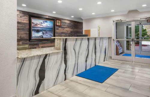 Benbrook Hotel | SureStay Plus by Best Western Fort Worth Benbrook