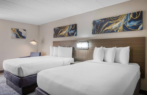 Lombard Hotel | SureStay Plus Hotel by Best Western Chicago Lombard