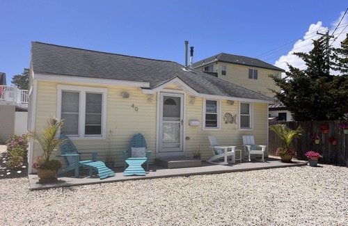 Surf City House | Surf City Ocean Block Sleeps 8, Walk Everywhere, Central Air, Wifi. No Pets.