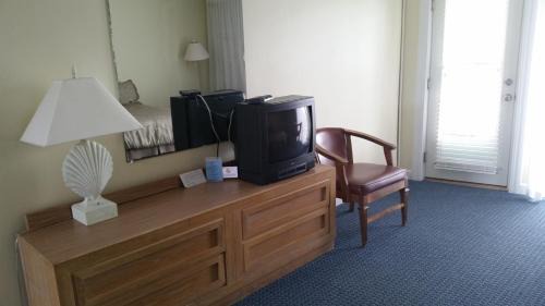 South Yarmouth Hotel | Surf & Sand Beach Motel
