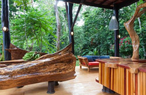 Puerto Jimenez House | Surfers´bohemian dream overlooking the point break
