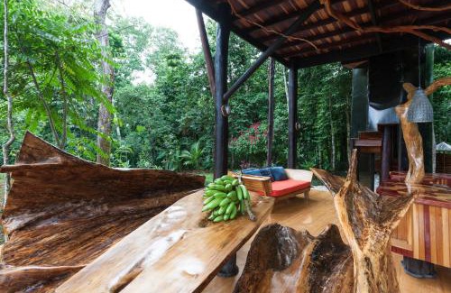 Puerto Jimenez House | Surfers´bohemian dream overlooking the point break
