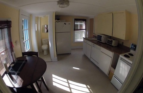 Moody Apartment | Surfers, Cyclists, Paddleboarders, Kayakers! Close to everything in town