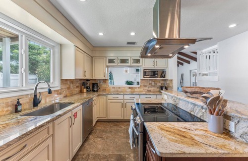 Bayview Park House | Surfers Paradise Home Steps from the Beach & Pier W/Private Patio & Grills