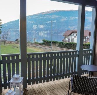 Darligen Apartment | Surfers Studio with Beach, near Interlaken and Grindelwald