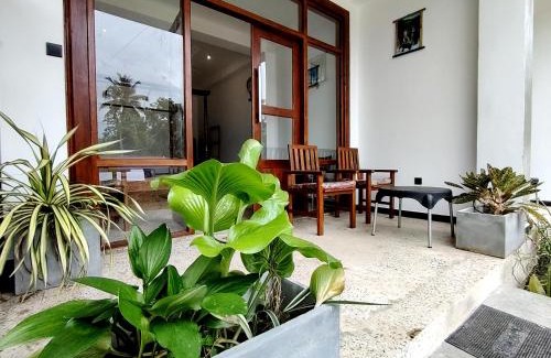 Midigama East Hotel | Surfing Pinthaliya - Midigama