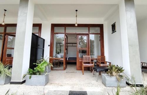 Midigama East Hotel | Surfing Pinthaliya - Midigama