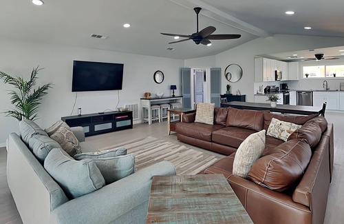 Surfside Beach House | Surfside Casa de Playa | Water Views