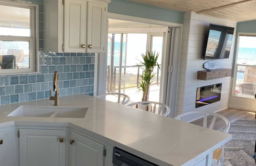 Sherkston Cottage | Surfside On The Rocks
