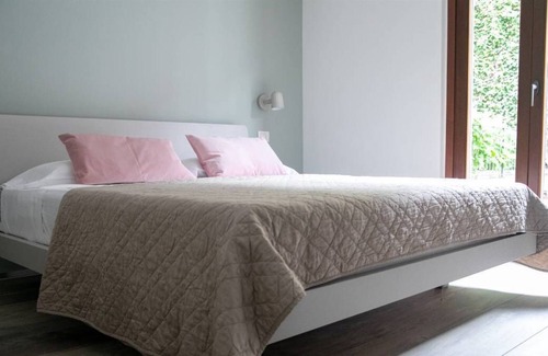 Sarnico Apartment | Surre Resort 2. .